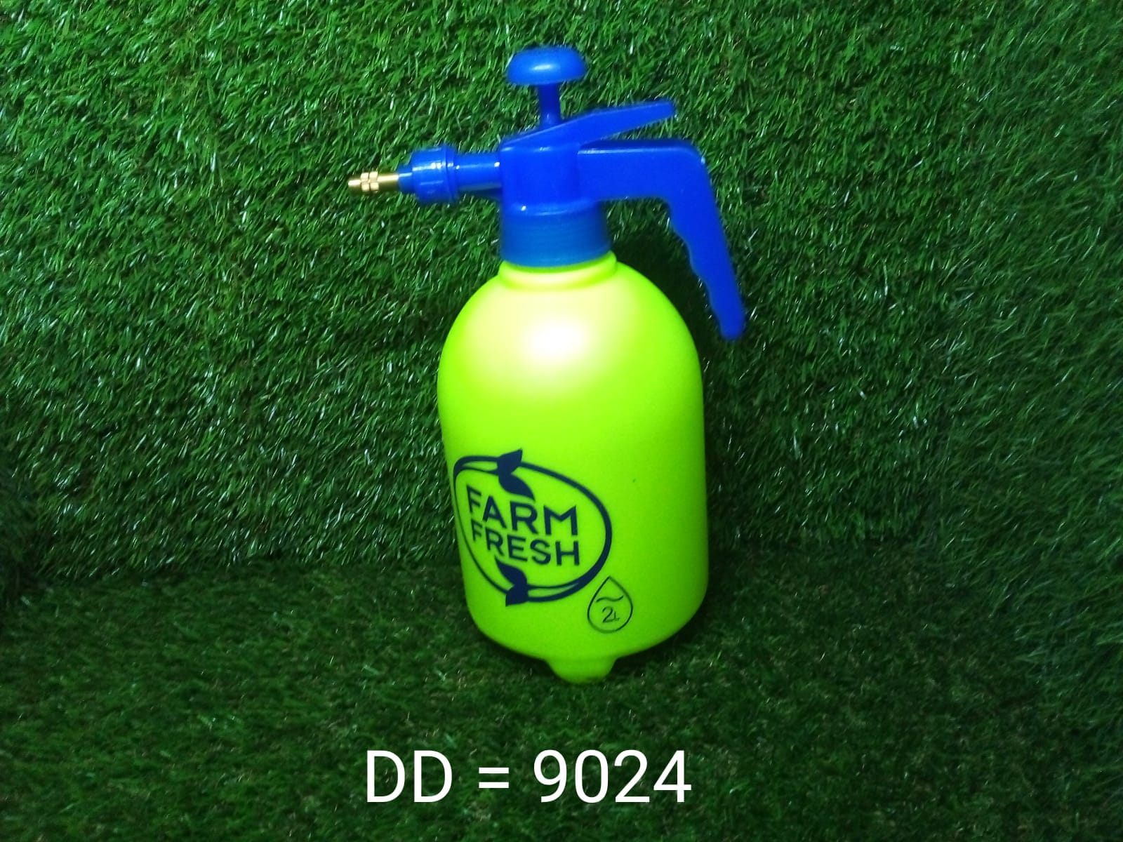 9024 2 L FF Garden Sprayer used in all kinds of garden and park for sprinkling and showering purposes. 