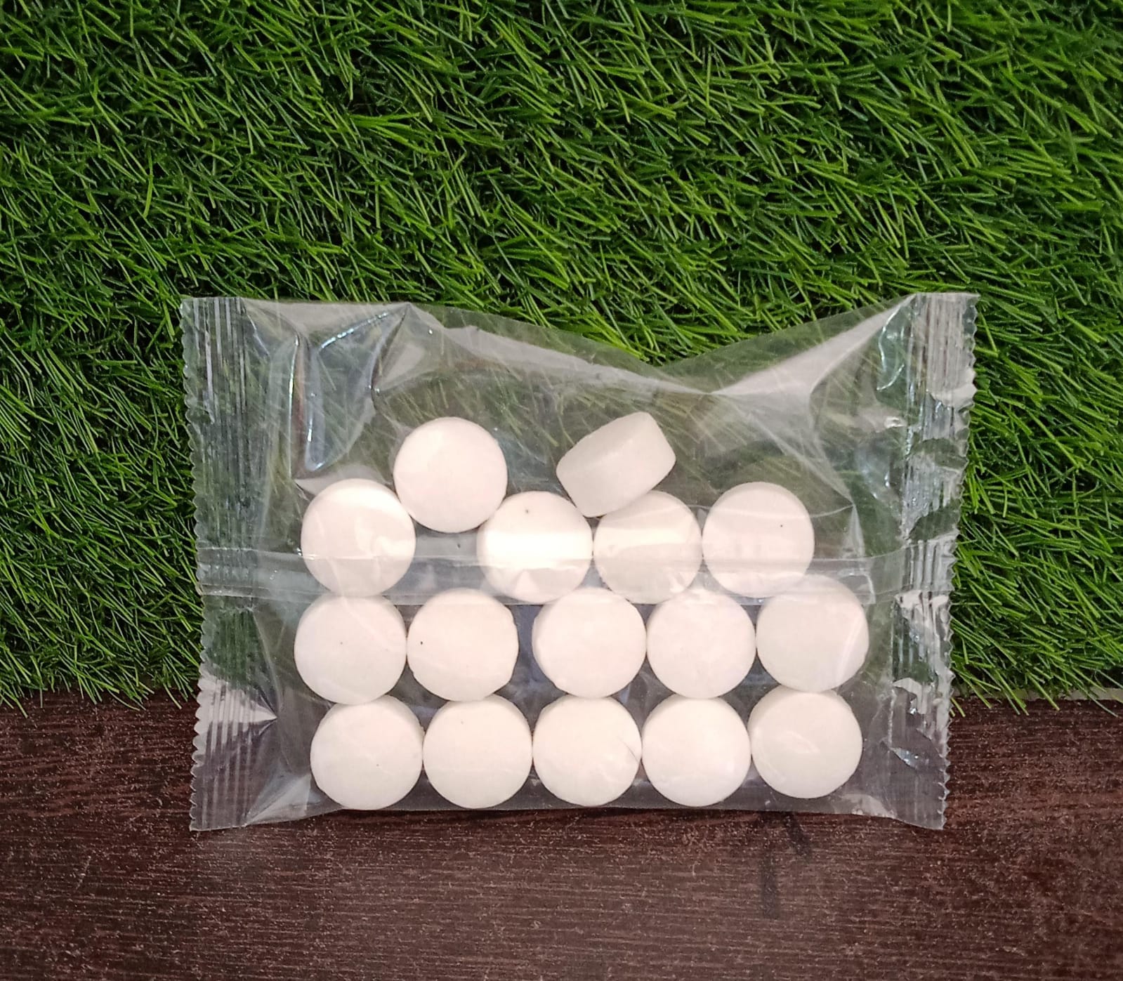 1323 Naphthalene Balls White Colour (100 GMS)